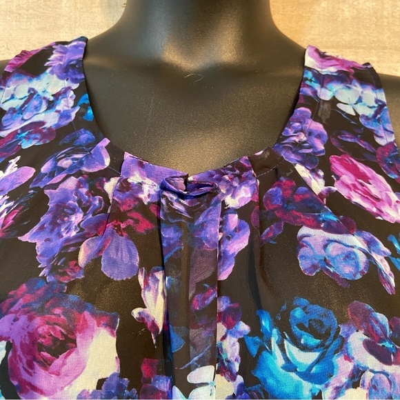 🛍️3/$30 Thesis women’s sheer floral tank top in size large - Picture 4 of 9